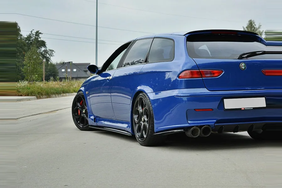 Side skirts — Alfa Romeo 156 GTA