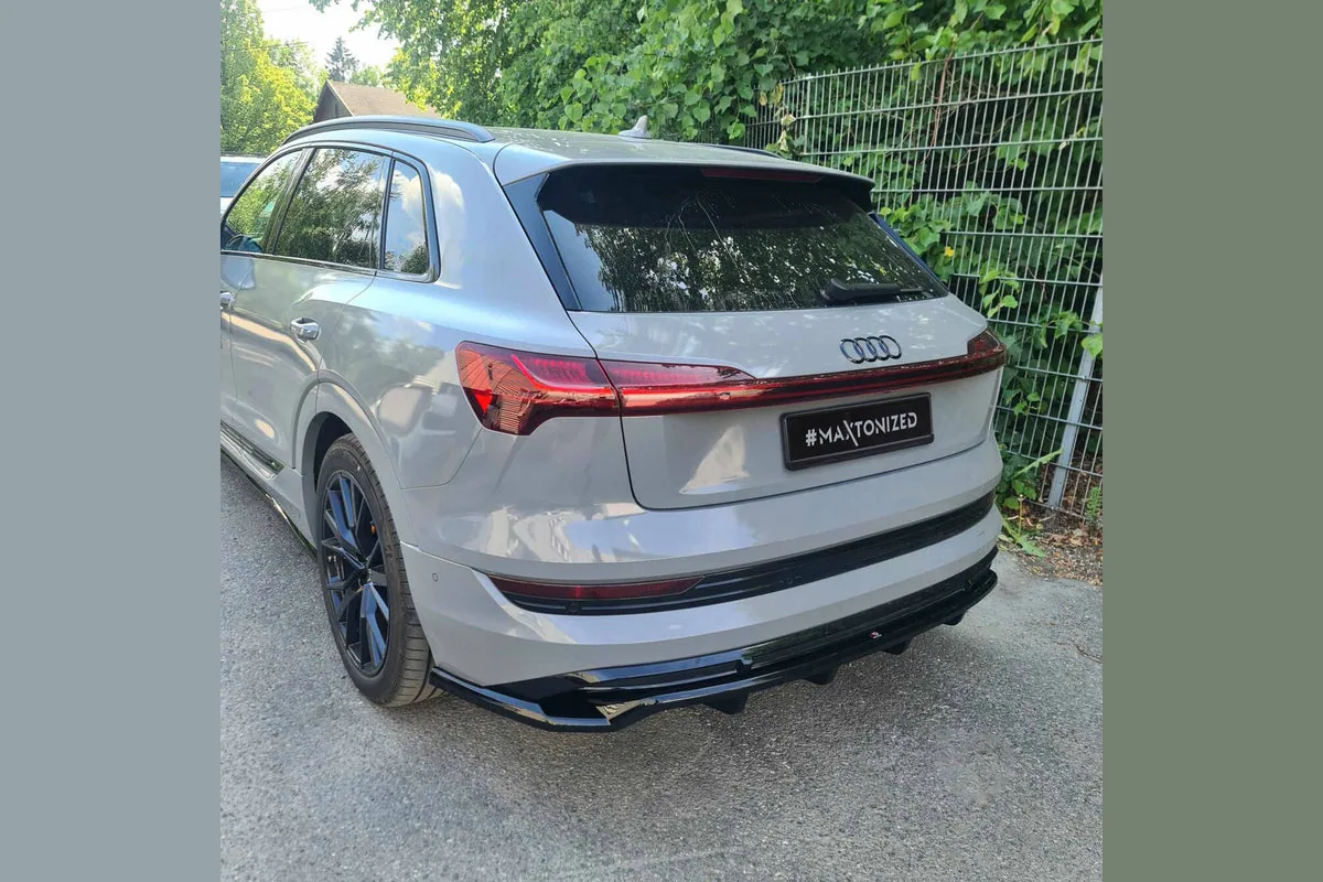 Tagasplitter püsttugedega — Audi e-Tron S-Line