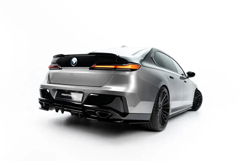 Rear splitter V.2 with vertical bars — BMW M760e G70 (2022–)