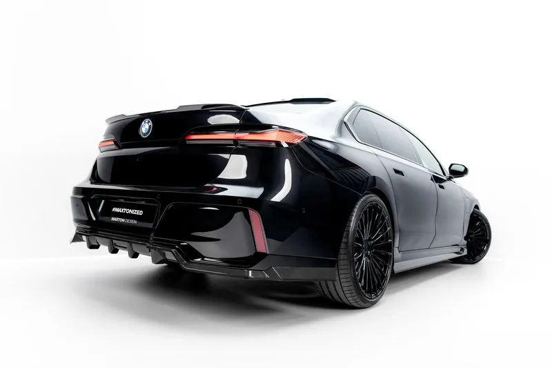Rear splitter Prepreg Carbon with vertical bars — BMW 7 M-Pack G70