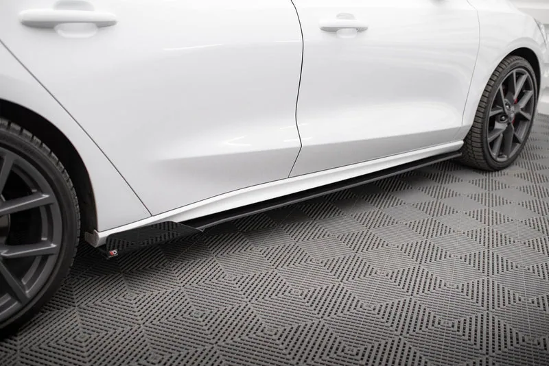Side skirts Street Pro + flaps — Ford Focus ST / ST-Line Mk4 (2018–)