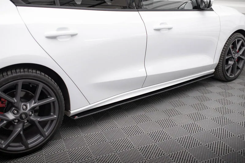 Side skirts Street Pro — Ford Focus ST / ST-Line Mk4 (2018–)