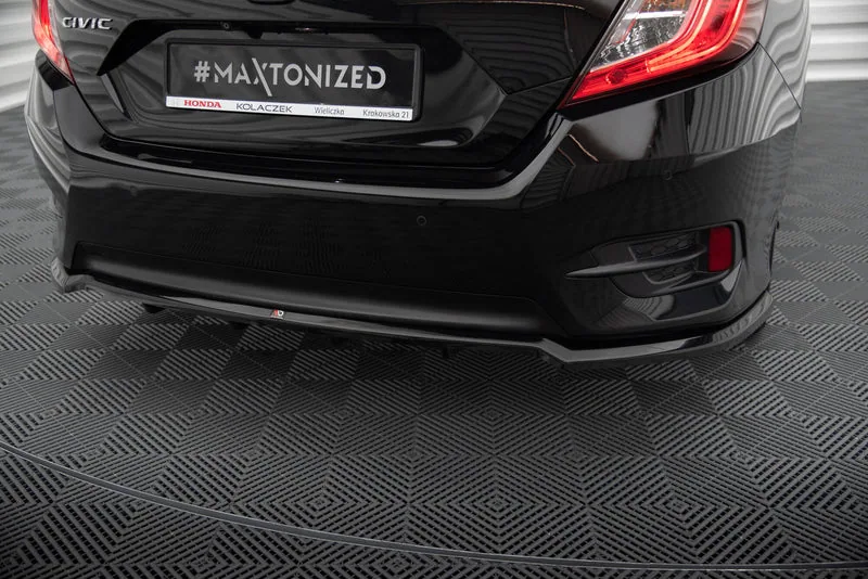 Tagasplitter püsttugedega — Honda Civic Mk10 (2017–2023)