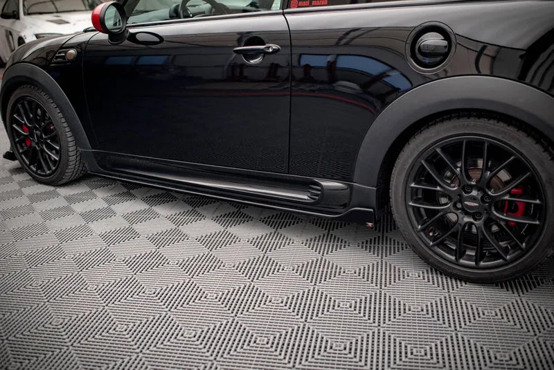 Küljeliistud V.2 — Mini Cooper John Cooper Works R56 (2006–2010)