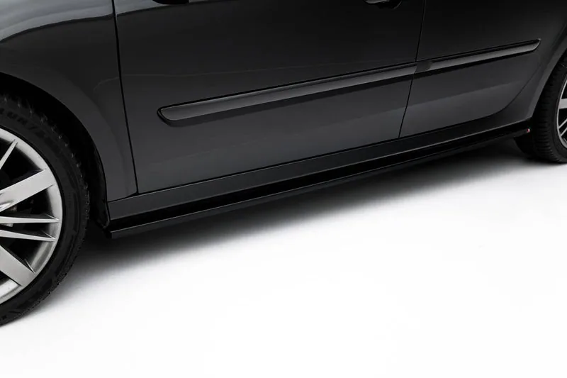 Side skirts — Renault Laguna Hatchback GT Mk3 (2007–2015)