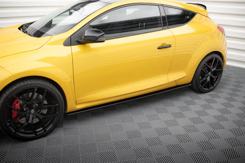 Küljeliistud — Renault Megane RS Mk3 (2010–2015)