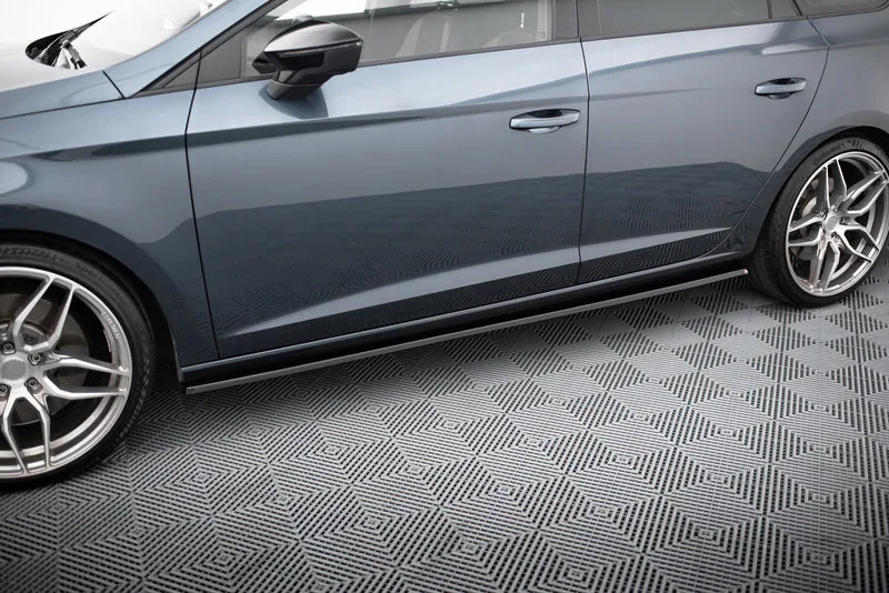 Накладки на пороги V.2 — Seat Leon Mk3 Cupra/ FR Facelift (2012–2020)