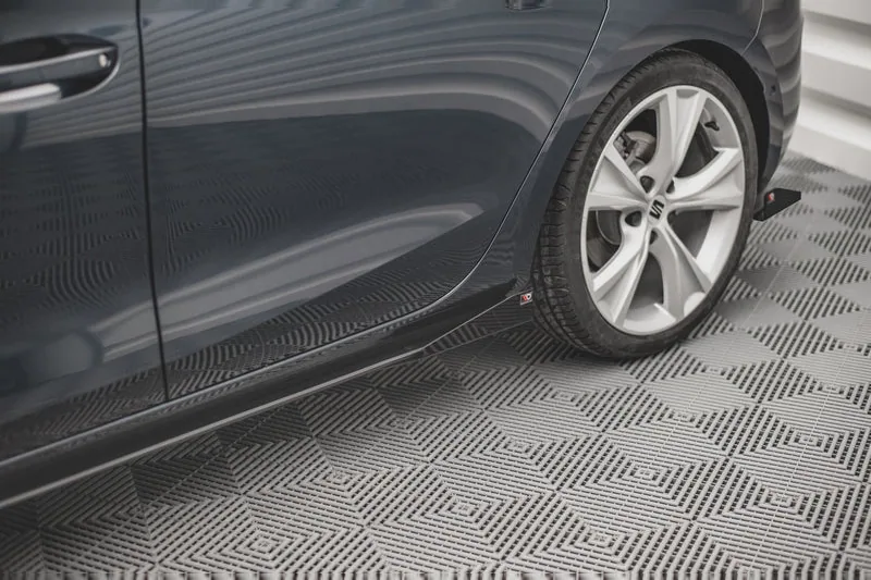 Side skirts — Seat Leon FR Mk4 (2020–)