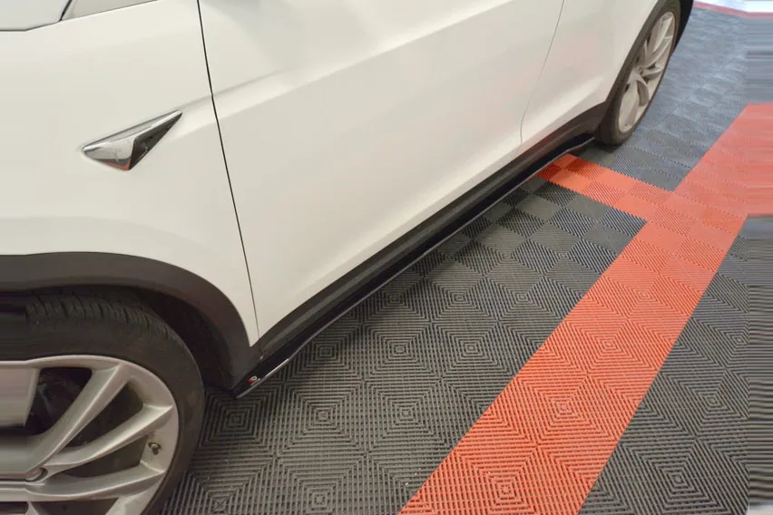 Side skirts V.2 — Tesla Model X Mk1 (2015–2021)