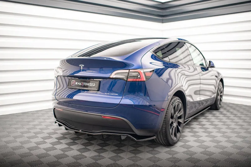 Tagasplitter püsttugedega — Tesla Model Y (2020–2025)