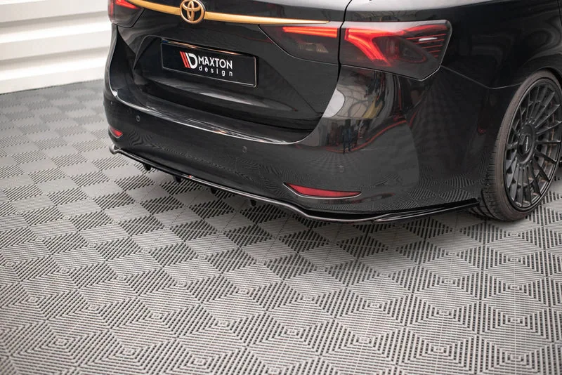 Rear splitter with vertical bars — Toyota Avensis Wagon Mk3 Facelift (2015–2018)