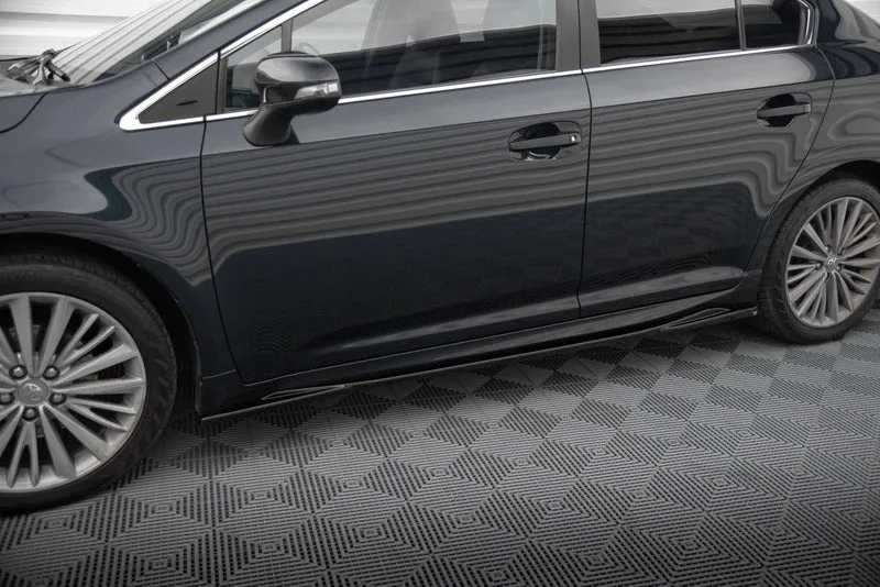 Küljeliistud — Toyota Avensis Mk3 Facelift (2015–2018)