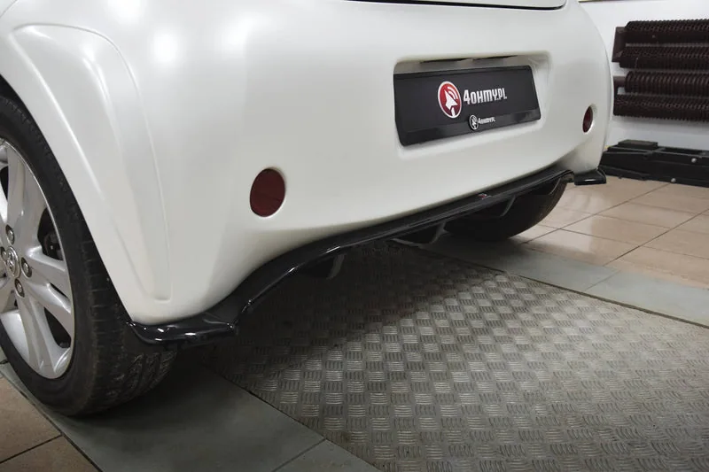 Rear splitter with vertical bars — Toyota IQ