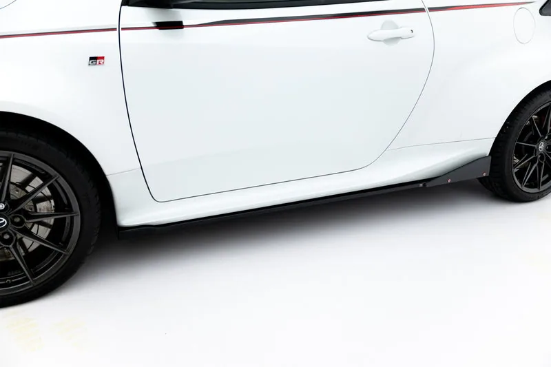 Side skirts V.2 + flaps — Toyota GR Yaris Mk4 (2020–)