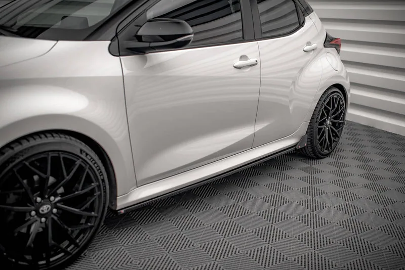 Küljeliistud V.1 + tiivakesed — Toyota Yaris Mk4 (2019–)