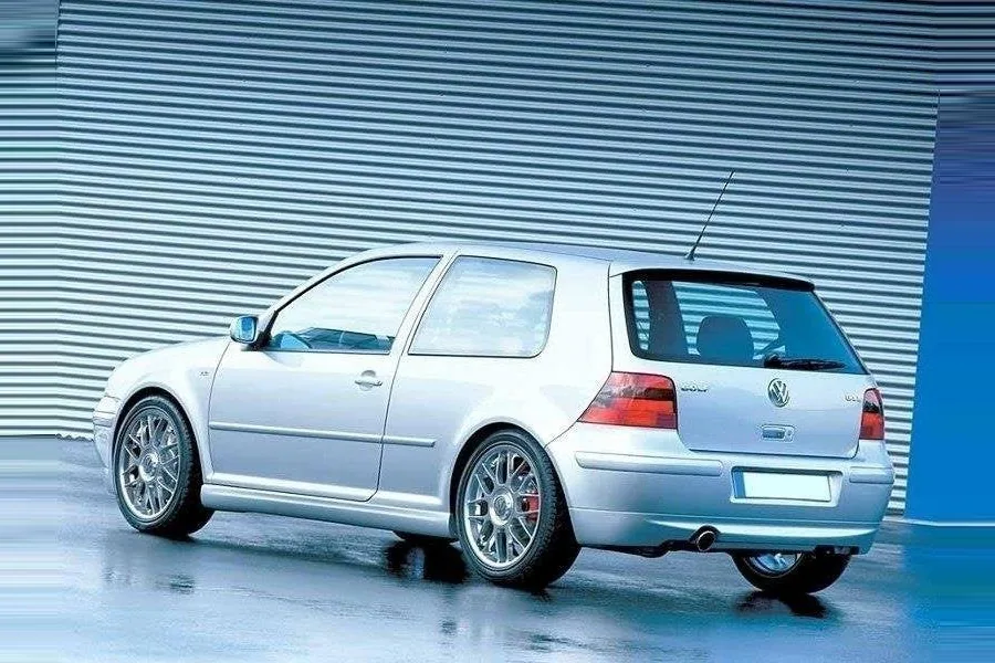Задний диффузор — Volkswagen Golf Mk4 25'TH Anniversary LOOK (with Exhaust hole) (1997–2006)