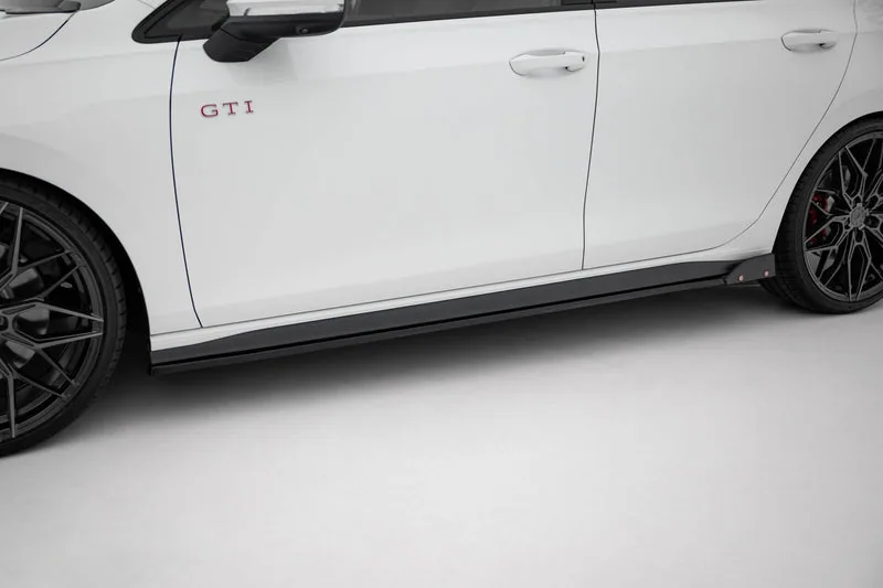Накладки на пороги V.2 + накладки — Volkswagen Golf GTI / GTE / GTI Clubsport / GTD / R-Line Mk8 (2019–)