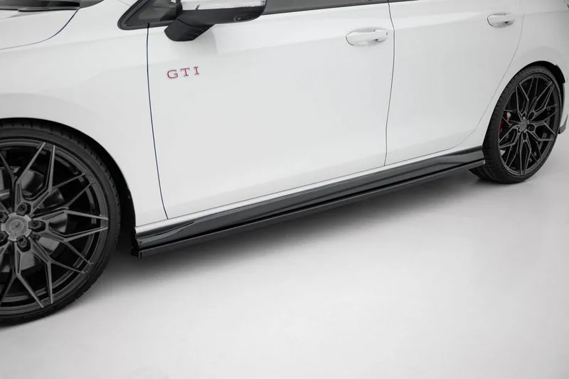 Накладки на пороги V.4 — Volkswagen Golf GTI / GTE / GTI Clubsport / GTD / R-Line Mk8 (2019–)
