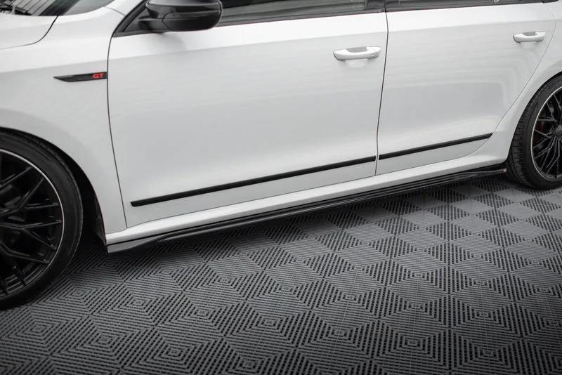 Side skirts — Volkswagen Passat GT B8 Facelift USA (2018–2020)