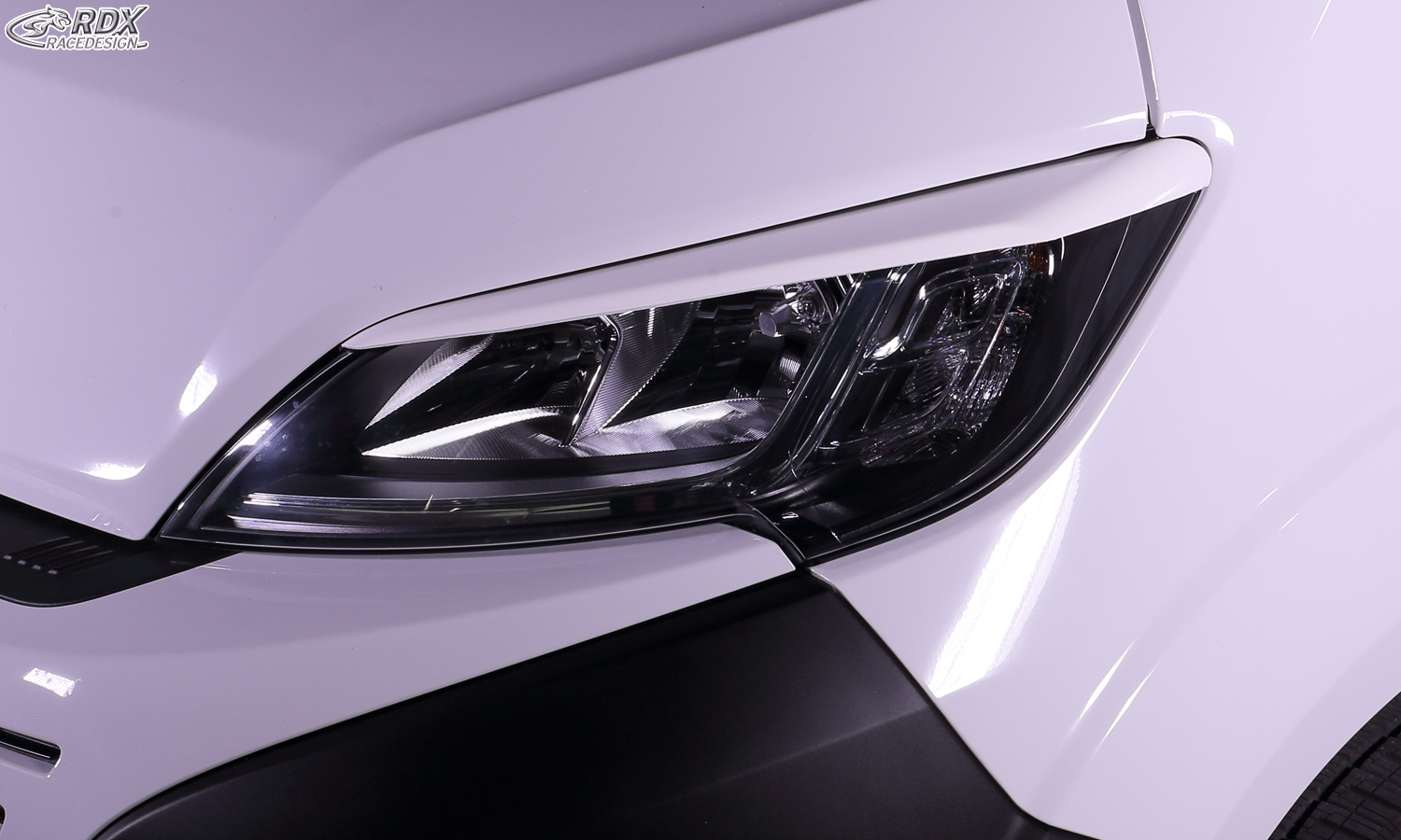 Реснички на фары RDX – Fiat Ducato (2014–) и Citroën Jumper/Relay (2014–) и Opel Movano (2021–) и Peugeot Boxer (2014–) и Toyota ProAce Max (2024–) и Iveco eSuperJolly (2026–) и RAM ProMaster (2013–) (глянцево-белый)