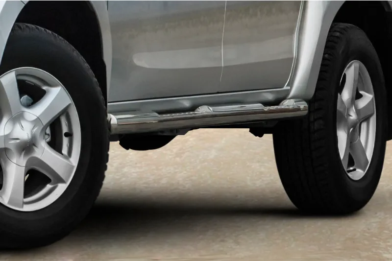 Roostevabad küljetorud rihveldatud astmetega — Isuzu D-Max (2012–2017)