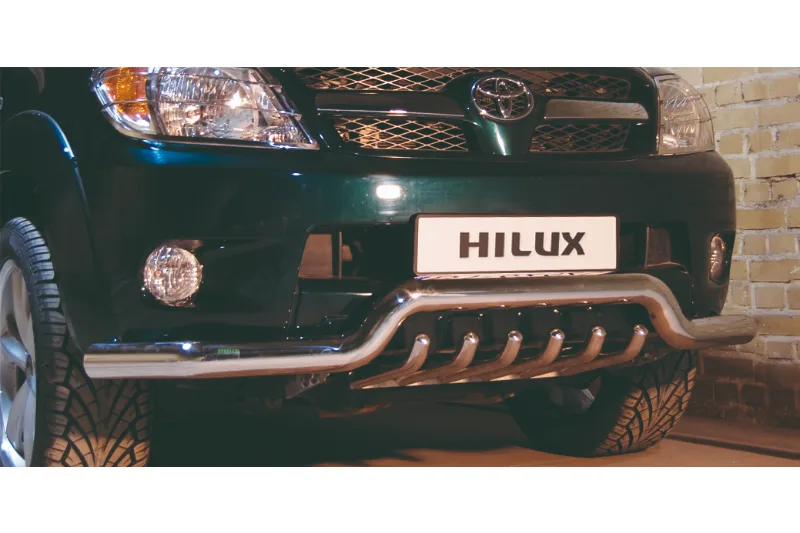 EC lai esikaitse iluvõrega — Toyota Hilux (2005–2015)
