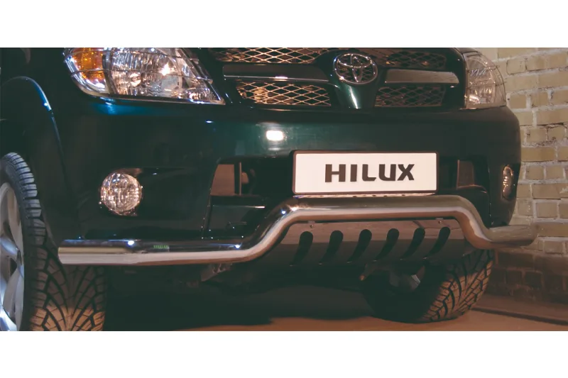 EC lai esikaitse kaitseplaadiga — Toyota Hilux (2005–2015)