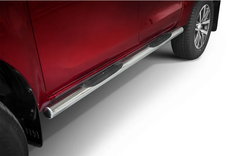 Боковые трубы с пластиковыми накладками, 70 мм — Toyota Hilux (с 2015 г.)