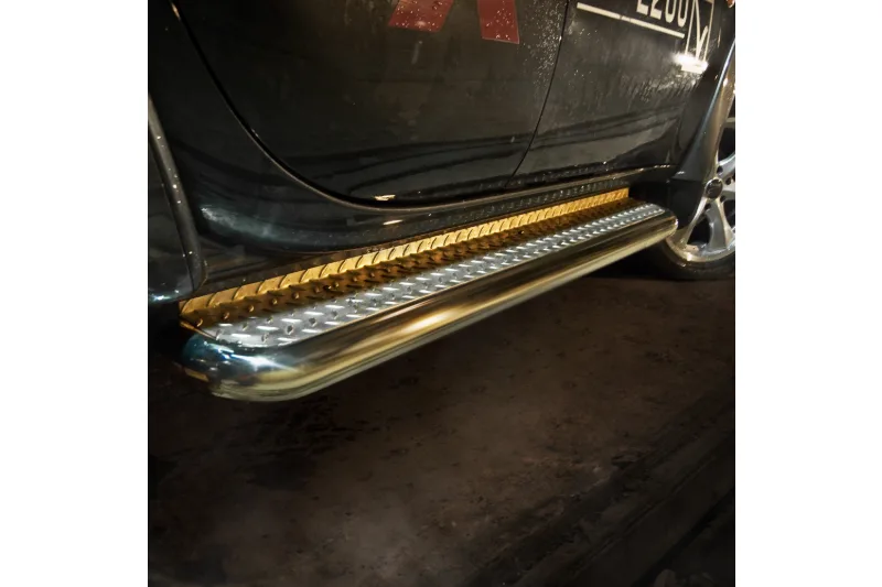 Stainless steel side steps with checker plate — Mitsubishi L200 (2006–2009)