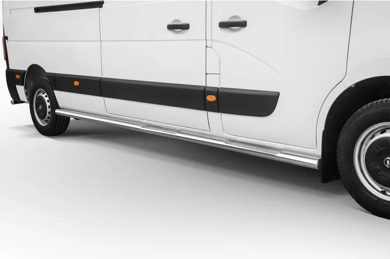 Roostevabad küljetorud rihveldatud astmetega — Renault Master (2019–)