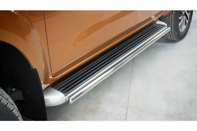 Stainless steel side bars — Nissan Navara NP300 (2015–)