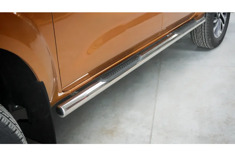 Stainless steel side bars with plastic steps — Nissan Navara NP300 (2015–)