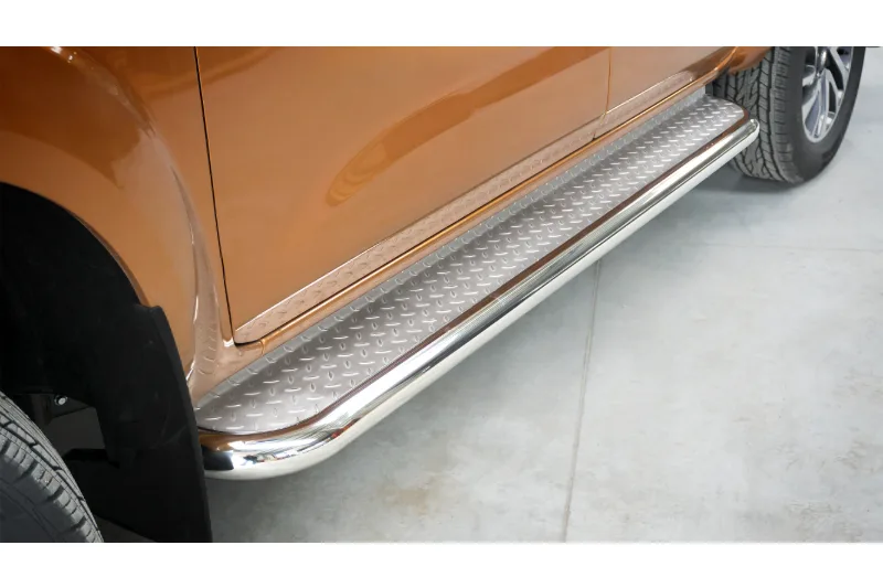 Stainless steel side steps with checker plate — Nissan Navara NP300 (2015–)