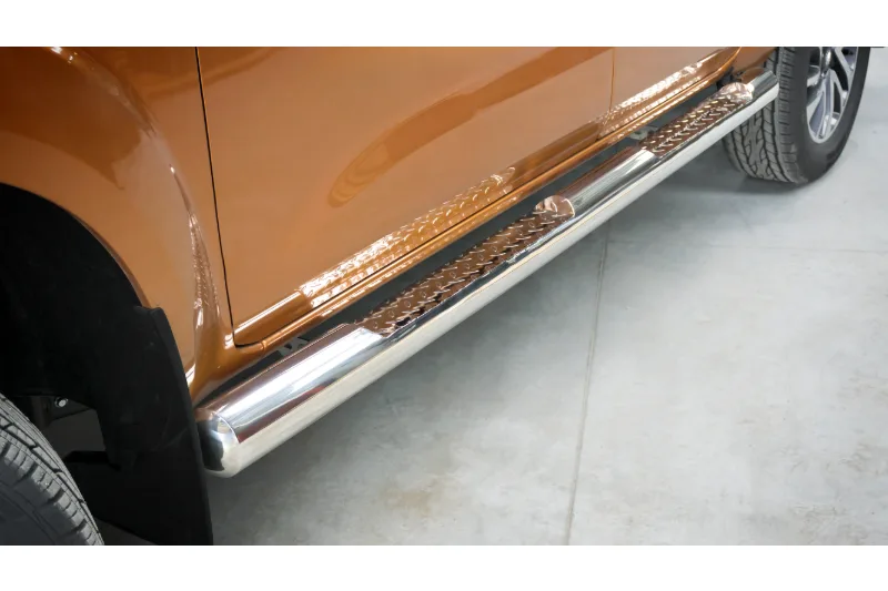 Stainless steel side bars with checker plate steps — Nissan Navara NP300 (2015–)