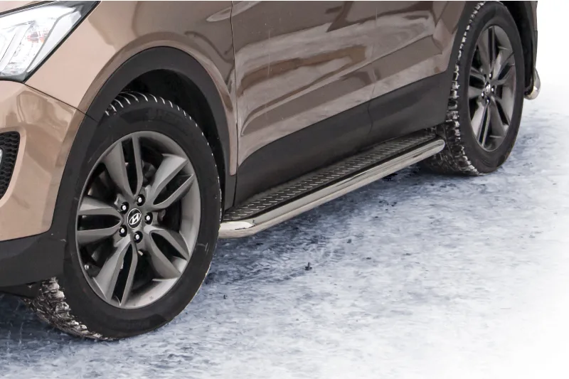 Stainless steel side steps with checker plate — Hyundai Santa Fe (2012–)
