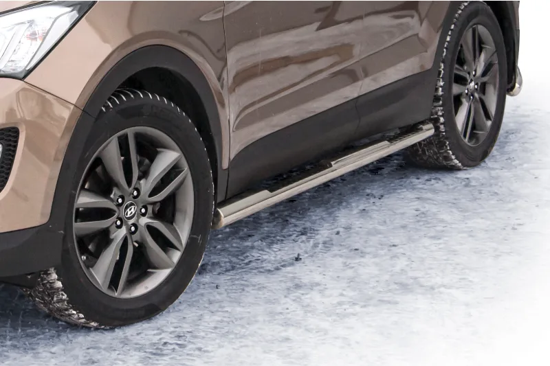 Stainless steel side bars with checker plate steps — Hyundai Santa Fe (2012–)