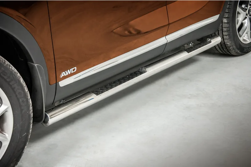 Stainless steel side bars with checker plate steps — Kia Sorento (2015–)