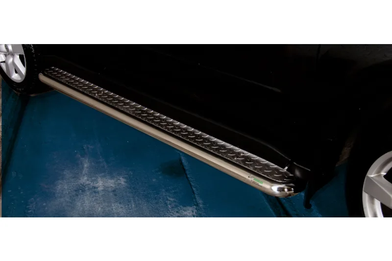 Stainless steel side steps with checker plate — Nissan X-Trail (2007–2010)