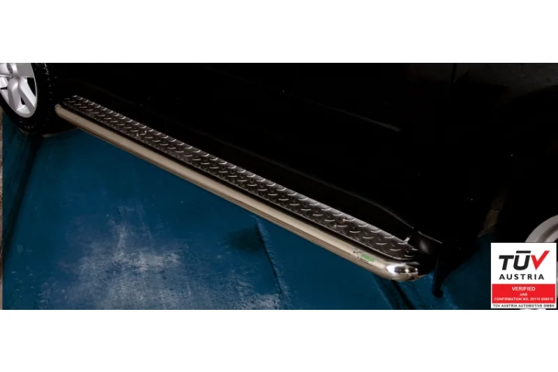 Stainless steel side steps with checker plate — Nissan X-Trail (2010–2014)